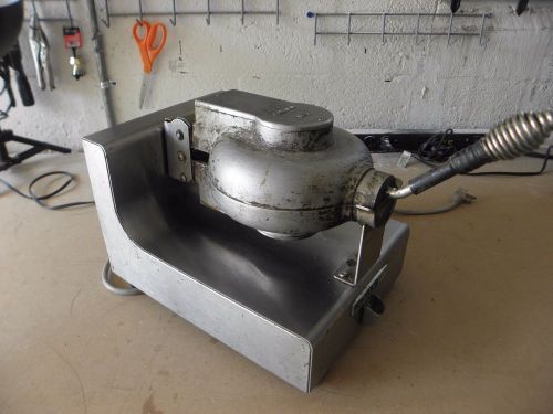 WELLS COMMERCIAL WAFFLE IRON VERY GOOD WORKING CONDITION MODEL BWB 1S