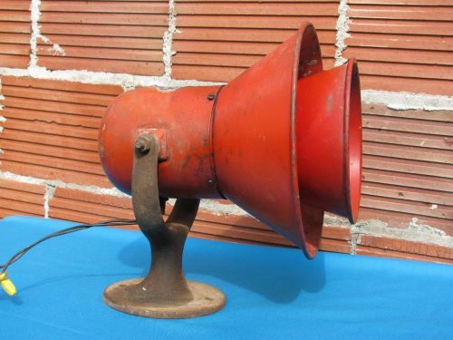 old vintage Federal Model A Signal Horn Emergency Warning Fire Engine LOUD AC/DC