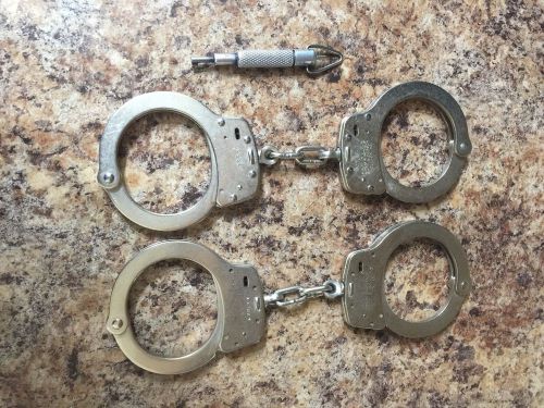 Smith &amp; Wesson M100-1 Handcuffs 2 Pairs With Key