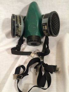 Norton dual cartridge respirator face mask with adjustable strap