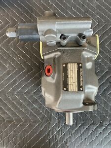 benchmark A10VS018DR/31R hydraulic pump pkc62n001.  2 Available