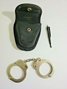 Smith &amp; Wesson M-100 Handcuffs with Master Key and Galls  Belt Pouch