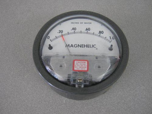 Dwyer Magnehelic Pressure Gage 15 PSIG Measures 0-1.0 Inches of Water