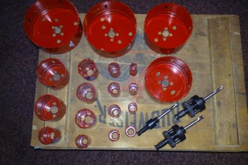 Metal cutting hole saw kit with arbors