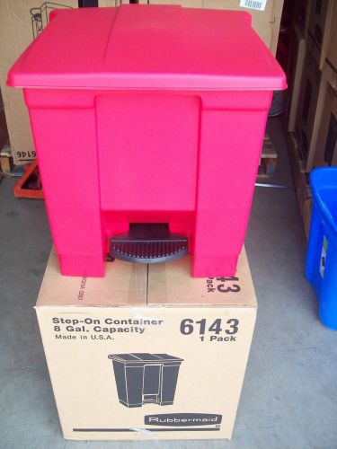 Rubbermaid Commercial Mobile Step-On Container 8 Gal.