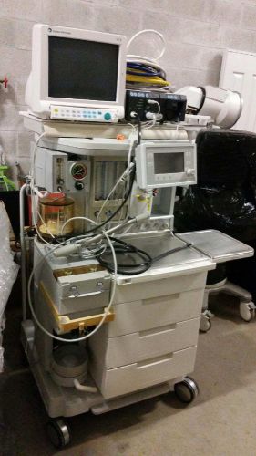 Aestiva 5 anesthesia machine with Datex S/5 monitor, capnograph, 2 vaporizers