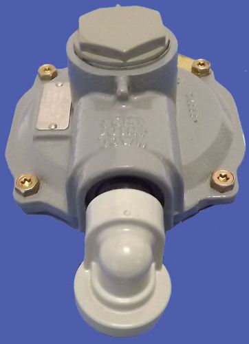 New fisher control s402y pressure reducing regulator 5.5 - 8&#034; wc 1/8&#034; orifice for sale