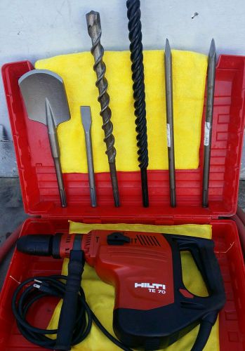 HILTI TE 70 HAMMER DRILL, EX- CONDITION,  STRONG, FREE BITS &amp; CHISELS - MFG 2013