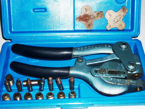 ROPER WHITNEY NO. 5 JR HAND PUNCH SET IN CASE, GOOD CONDITION