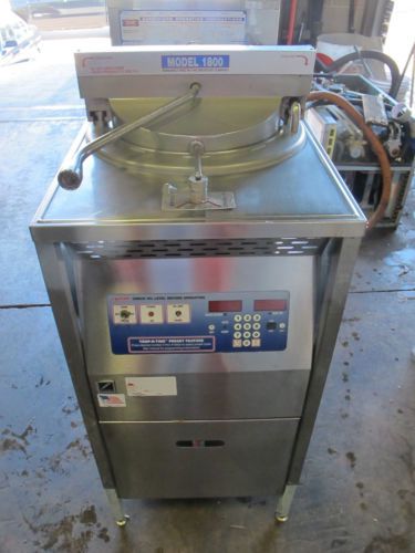 BROASTER MODEL 1800 ELECTRIC AUTOMATIC COOK CYCLE COUNTER PRESSURE FRYER MD 1800
