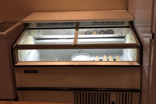 Master-Bilt 6T-4 Display Freezer