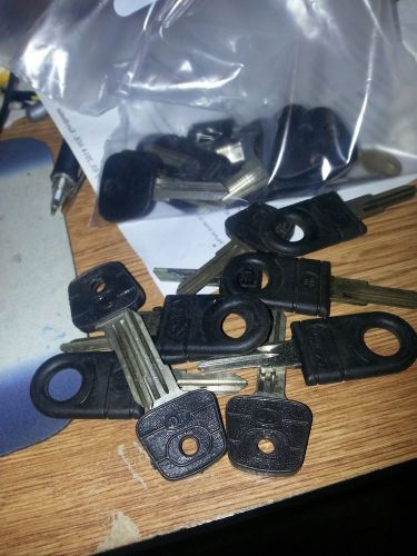 Locksmith Auto Keys w/Rubber Head Blanks - Domestic / Foreign - Lot of 30