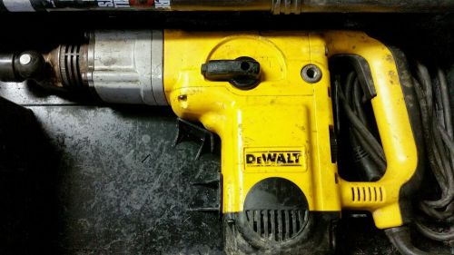 DeWALT Rotary Hammer D25551  8 concrete Bits, 2 chisels &amp; Case (Used)works great