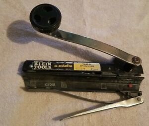 KLEIN TOOLS 53725 AUTOCLAMPING BX / 3/8” ARMORED CABLE CUTTER
