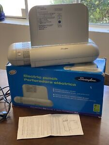 Swingline Electric Punch Model 525 Electric 3 Hole Punch 20 Sheet Capacity