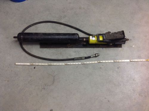 Enerpac PA-133 PA133 Pneumatic Air Hydraulic Pump with Reservoir &amp; Hose