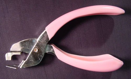 Parrot Jaw Staple Remover Japanese Firm Grip Easy to Use Pink