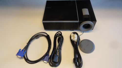 D8: Dell 1409X DLP Projector with Power Cord and Cables 1640 Lamp Hours