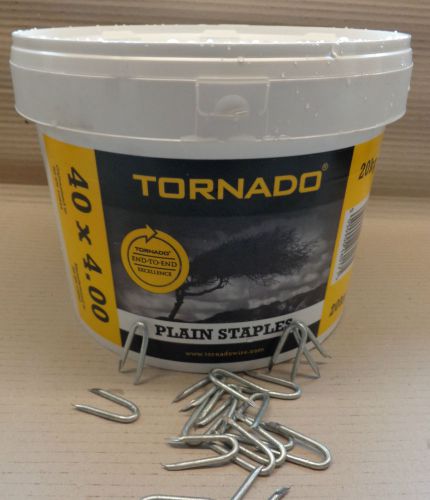Tornado barbed 40mm fencing staple for plain &amp; barbed wire, stock fence 5kg tub for sale