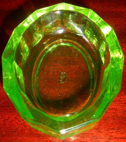 Green Vaseline glass  paneled oval pattern salt dip / cellar celt uranium yellow