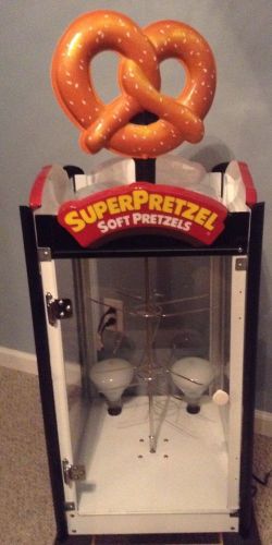 Pretzel Rotating Display Case Heated &amp; Lighted Model 2000 Snack Table Top