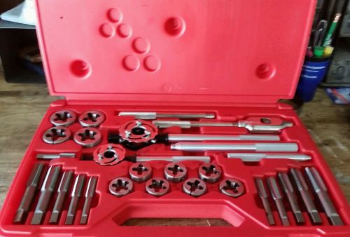 Irwin Hanson 25-Piece Metric Tap &amp; Hexagon Die Master Set Tap &amp; Die