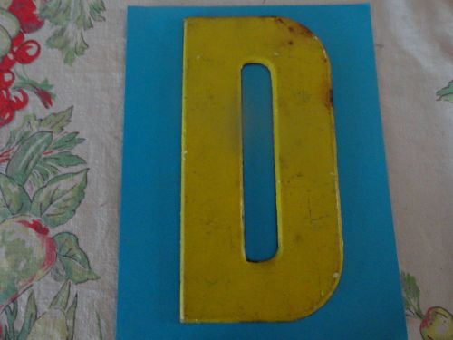 OLD METAL LETTER/INITIAL &#039;D&#039; YELLOW INDUSTRIAL MARKEE SIGN 10&#034;X5&#034;  home/garden