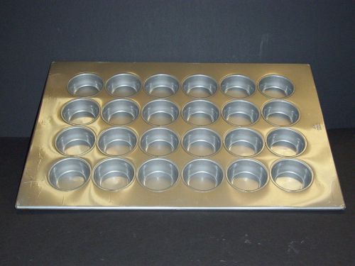 Chicago Metalic Muffin Pans,Over-sized Muffin Pan Glazed (24 Cups)3-1/4&#034;X 1-1/4&#034;