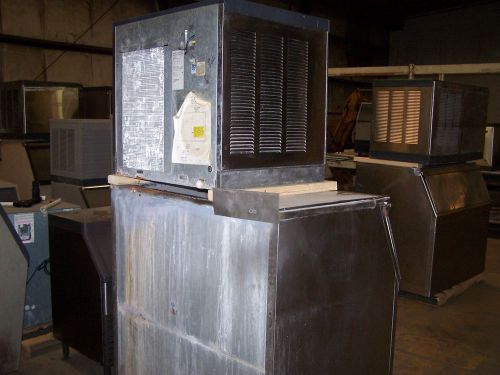 Scotsman ice machine with bin CME 806
