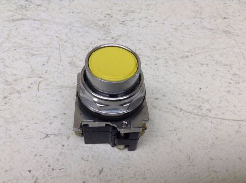 Cutler Hammer Eaton 10250T Yellow Push Button 2086 New