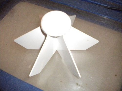 Plastic pie cutter - REDUCED 30% - MUST SELL! SEND ANY ANY OFFER!
