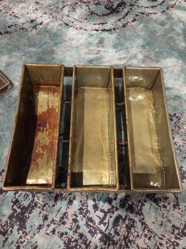 EKCO  Engineered Three Loaf Bread Ganged Commercial Loaf Pans With Lids