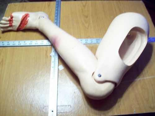 MN- FLESHTONE MANNEQUIN MALE BLOODY RIGHT LEG GAG GIFT HALLOWEEN DUMMY REALISTIC