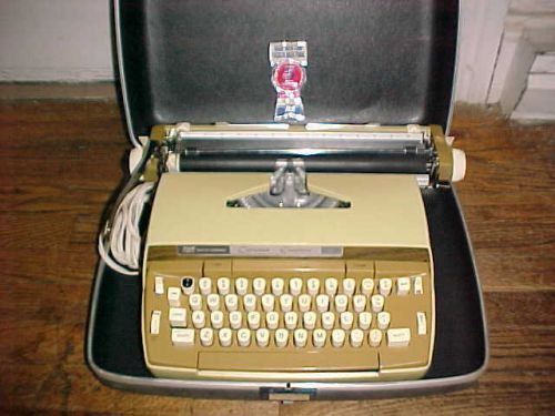 Vintage Smith Corona Electric 12 Electric Typewriter w/ Carrying Case