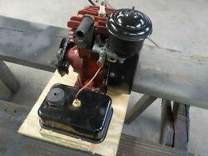Original Briggs Stratton Cast Iron Lever Start Model WI Engine Runner.