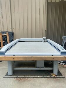 zund M-1600 - White 48x52 vinyl cutting table. gently Used, in great condition. 
