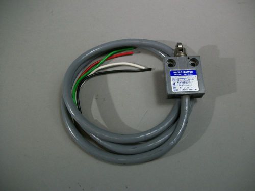 UND. Lab. Inc. Micro Switch 914CE25-3 Limit Switch W/ Roller - New