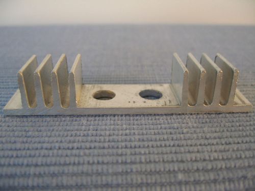 HEAVY ALUMINUM HEAT SINK, 3 3/8&#034; X 3/4&#034;X 5/8&#034;,MOUNTS TWO TRANSISTORS, USED