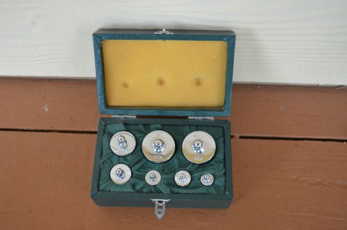 SMALL SET OF CALIBRATION  SCALE WEIGHTS