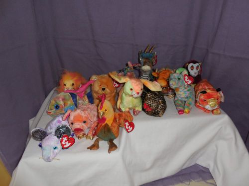 BEANIE BABY LOT OF 31- SET OF14 ZODIAC &amp; 17 BEANIE IN PLASTIC DISPLAY CASES