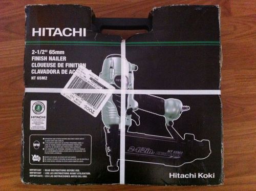 Hitachi NT65M2(S) 2-1/2&#034; 16 Gauge Finish Nailer with Air Duster New NT65M2S