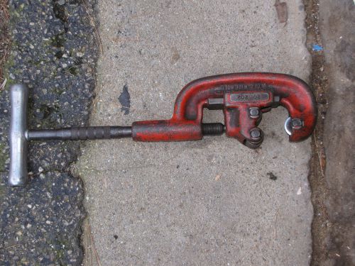 Ridgid 202 1/8&#034;-2&#034; wide roll pipe cutter heavy duty used in working condition for sale