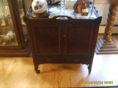 VINTAGE LIQUOR CABINET ON WHEELS CIRCA 1940&#039;S W/ REMOVABLE GLASS TRAY TOP