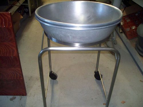 MIXING STAND W/BOWLS 26&#034;