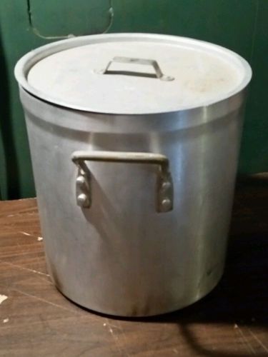 Eagleware 24 qt 12inch aluminum pot with lid 2 ladles
