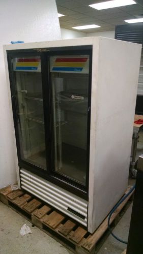 True gdm-33c 2 glass sliding door convenience store cooler refrigerator for sale