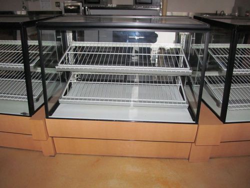 Federal Dry Bakery Display Case
