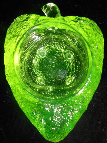 Green Vaseline glass salt dip cellar celt strawberry uranium holder yellow berry