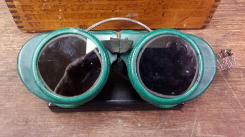 VINTAGE GREEN GLASS GOGGLES FOR METAL CUTTING, WELDING, SAFETY
