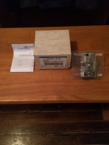 Johnson controls t-4002-202  pneumatic thermostat - new in box free shipping for sale
